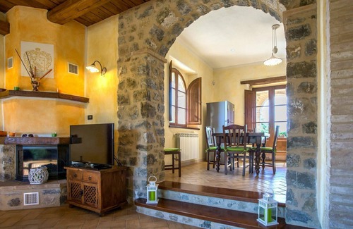 Seggiano House | Beautiful private villa with private pool, hot tub, WIFI, TV, patio, pets allowed and panoramic .