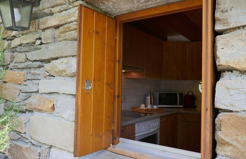 Semione House | Beautiful private villa for 4 guests with TV, patio, pets allowed and panoramic view