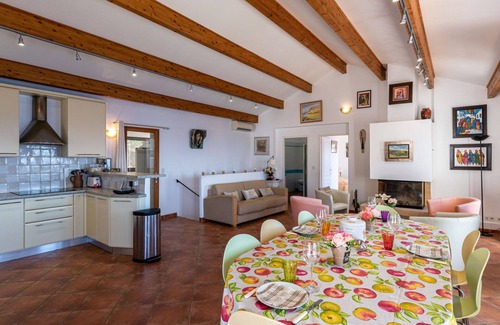 Canari House | Beautiful private villa for 6 guests with WIFI, A/C, private pool, TV, patio and pets allowed
