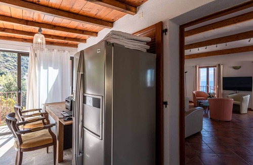 Canari House | Beautiful private villa for 6 guests with WIFI, A/C, private pool, TV, patio and pets allowed