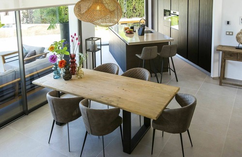 Mar Azul Villa | Beautiful private villa for 8 guests with WIFI, A/C, private pool, TV and patio