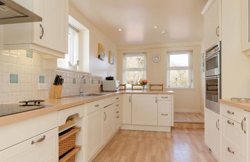 Maybole Villa | Beautiful private villa for 8 people with TV, patio, pets allowed and panoramic view