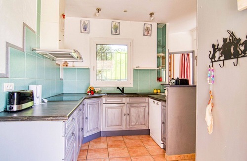 Carces House | Beautiful private villa for 8 guests with WIFI, private pool, TV, patio and pets allowed