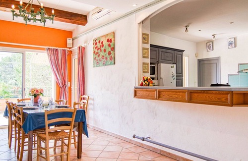 Carces House | Beautiful private villa for 8 guests with WIFI, private pool, TV, patio and pets allowed