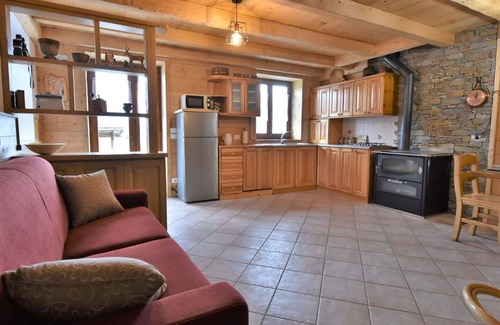 Mello House | Beautiful private villa for 6 people with WIFI, TV, patio and pets allowed