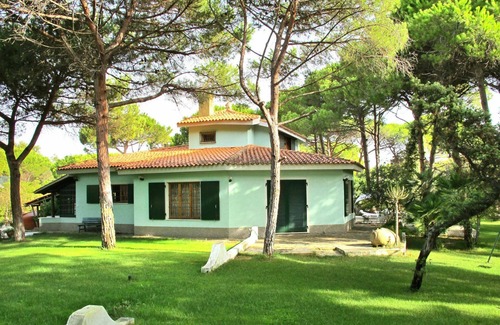 Platamona House | Beautiful private villa for 10 guests with A/C, TV, terrace and pets allowed