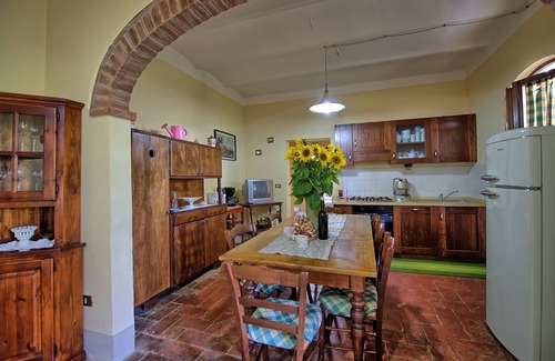Le Piazze Villa | Beautiful private villa with WIFI, private pool, TV, pets allowed, panoramic view, close to Arezzo
