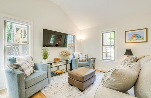 Raleigh House | Beautiful Raleigh Cottage Rental 5 Mi to Downtown