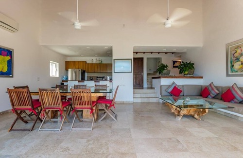 Ixtapa Villa | Beautiful remodeled Villa Ixtapa Zi, luxury development, amenities.