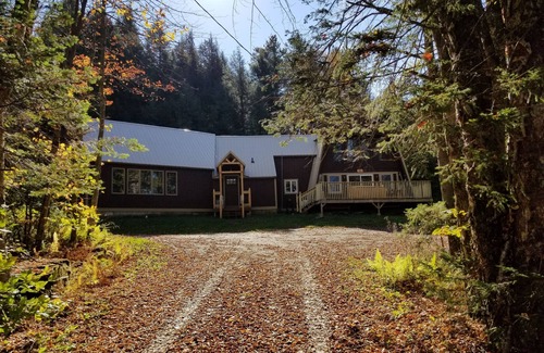 Wilmington House | Beautiful Remodeled Vermont Home minutes to Mt. Snow. Wonderful for any season!