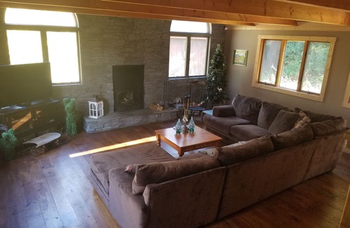 Wilmington House | Beautiful Remodeled Vermont Home minutes to Mt. Snow. Wonderful for any season!