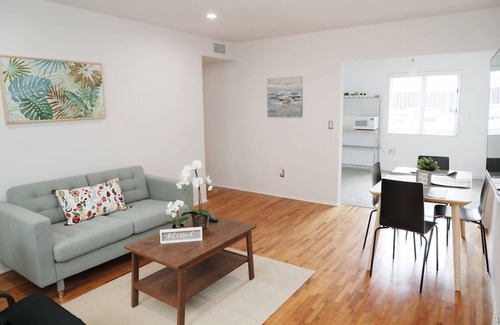 Ludlam Apartment | Beautiful Renovated Coral Gabels Apart w/Parking