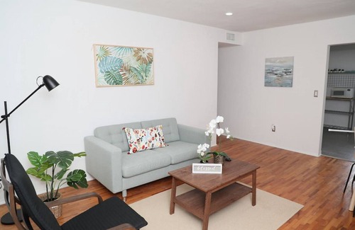 Ludlam Apartment | Beautiful Renovated Coral Gabels Apart w/Parking