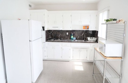 Ludlam Apartment | Beautiful Renovated Coral Gabels Apart w/Parking