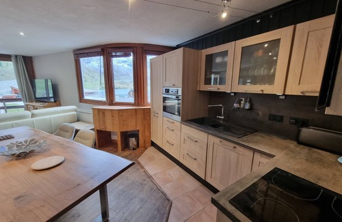 Tignes Apartment | Beautiful renovated apartment, 12 people, piste side