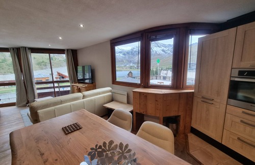 Tignes Apartment | Beautiful renovated apartment, 12 people, piste side