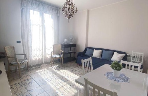 Les Baumettes Apartment | BEAUTIFUL renovated apartment ,NEXT TO THE BEACH ! AIR-C, FREE PARKING!
