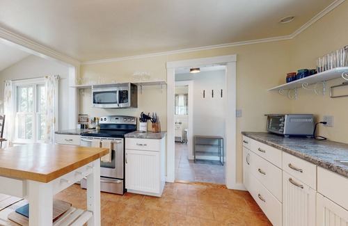 Wiscasset House | Beautiful Retreat | Home Office | Walk 5 MInutes to Main Street