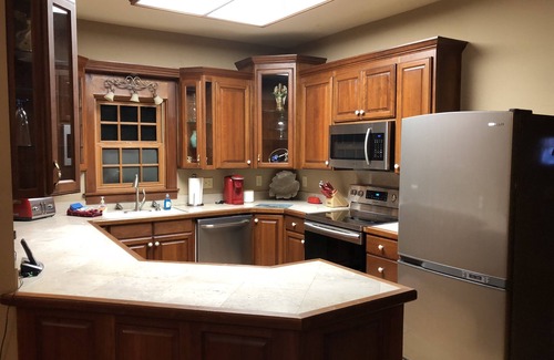 Boone House | Beautiful Riverside Getaway