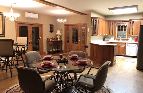 Boone House | Beautiful Riverside Getaway