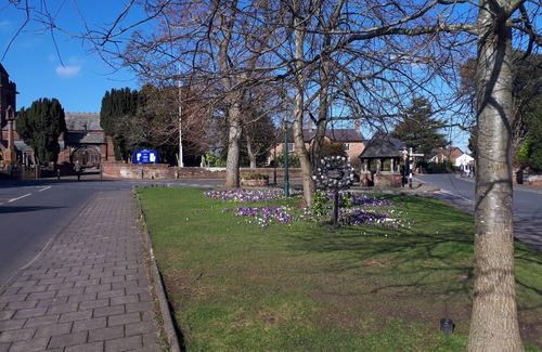 Rowton Apartment | Beautiful Romantic Village House With Netflix