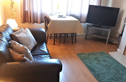 Rowton Apartment | Beautiful Romantic Village House With Netflix