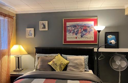 Northwest Calgary House | Beautiful room close Airport!