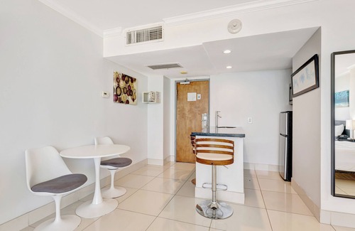 Bermuda Riviera Condo | Beautiful room steps from the Beach