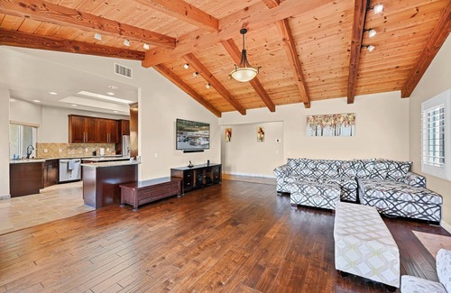 Fallbrook House | Beautiful San Diego (Fallbrook) Retreat on 2+ Acres with Amazing Mountain View