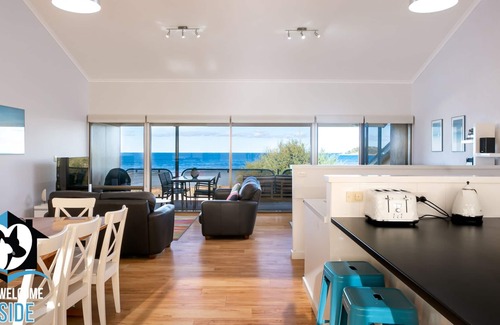 Encounter Bay House | Beautiful Sea Front 3BR with Great Views