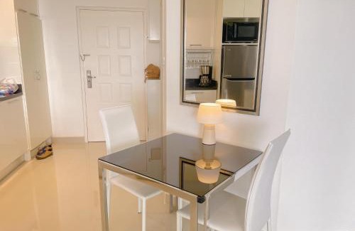 Jomtien Apartment | Beautiful sea view beach front condo