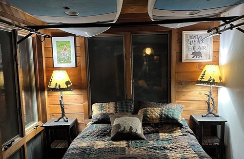 Palermo House | Beautiful Sheepscott Pond