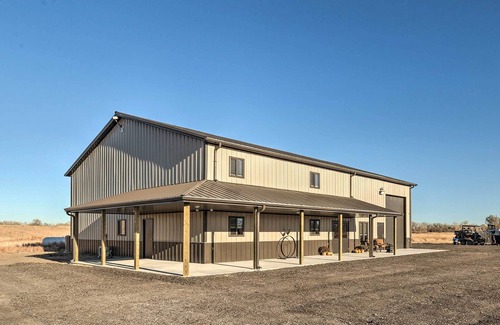 Great Bend House | Beautiful South Bend Lodge Suite