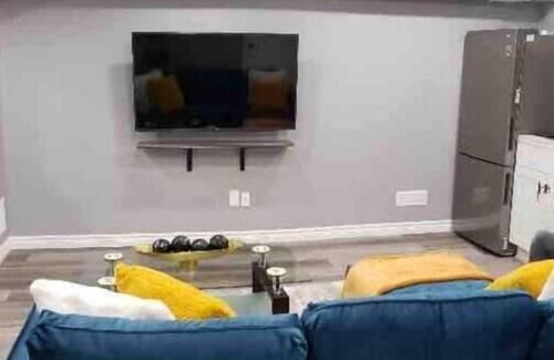 Whitby Apartment | Beautiful & Spacious 1 Bedroom Apartment