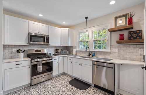 High Point House | Beautiful, Spacious 4 Bedroom Home one Block from High Point University