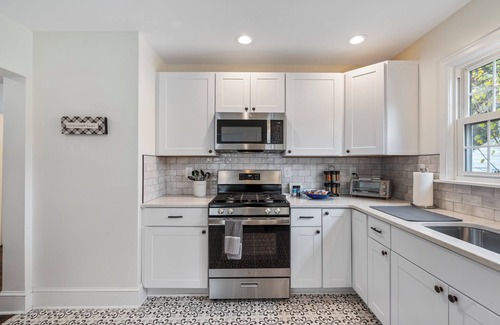 High Point House | Beautiful, Spacious 4 Bedroom Home one Block from High Point University