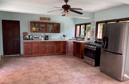 Kamay House | Beautiful Spacious Home minutes from the BEACH