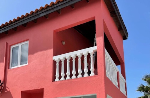 Kamay House | Beautiful Spacious Home minutes from the BEACH