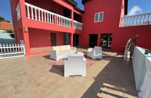 Kamay House | Beautiful Spacious Home minutes from the BEACH