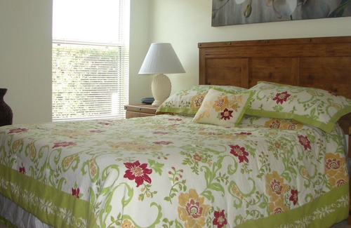 Haines City Villa | Beautiful, spacious 4 bed villa near Disney with private pool, WiFi & pool table