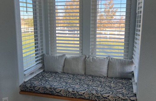 Montrose Apartment | Beautiful studio apt next to Cobble Creek Golf course