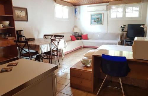 Glyfada Apartment | Beautiful Studio at Glyfada