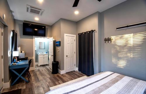 Gulfport Apartment | Beautiful studio close to the beach!