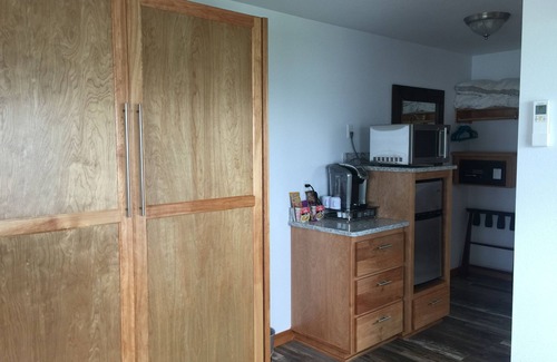 Sequim Bed & Breakfast | Beautiful Sunset Room 1 on the Beach