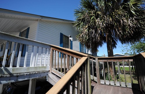 Suwannee House | Beautiful Sunsets-Upstairs Unit.Enjoy The Natural Beauty Of Old Florida