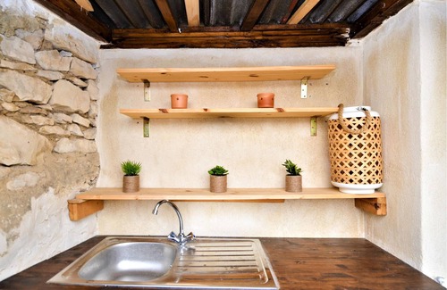 Tavel House | Beautiful terraced stone house in the center of the village.