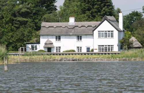 Irstead Cottage | Beautiful Thatched Cottage Overlooking Hickling Broad
