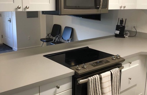 Sitka Apartment | Beautiful Three Bedroom, Two Bath with Mountain Views