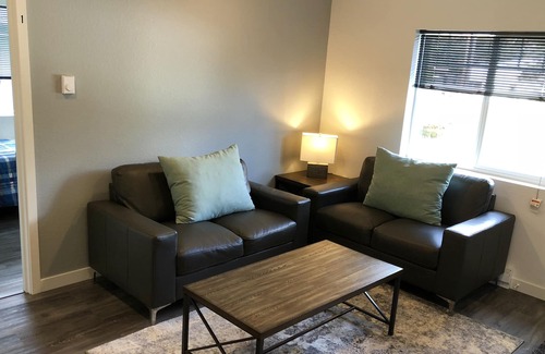 Sitka Apartment | Beautiful Three Bedroom, Two Bath with Mountain Views