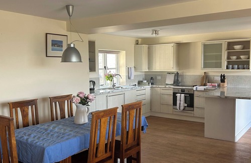 Baltonsborough House | Beautiful Three Bedroom Barn Conversion With Magnificent Views